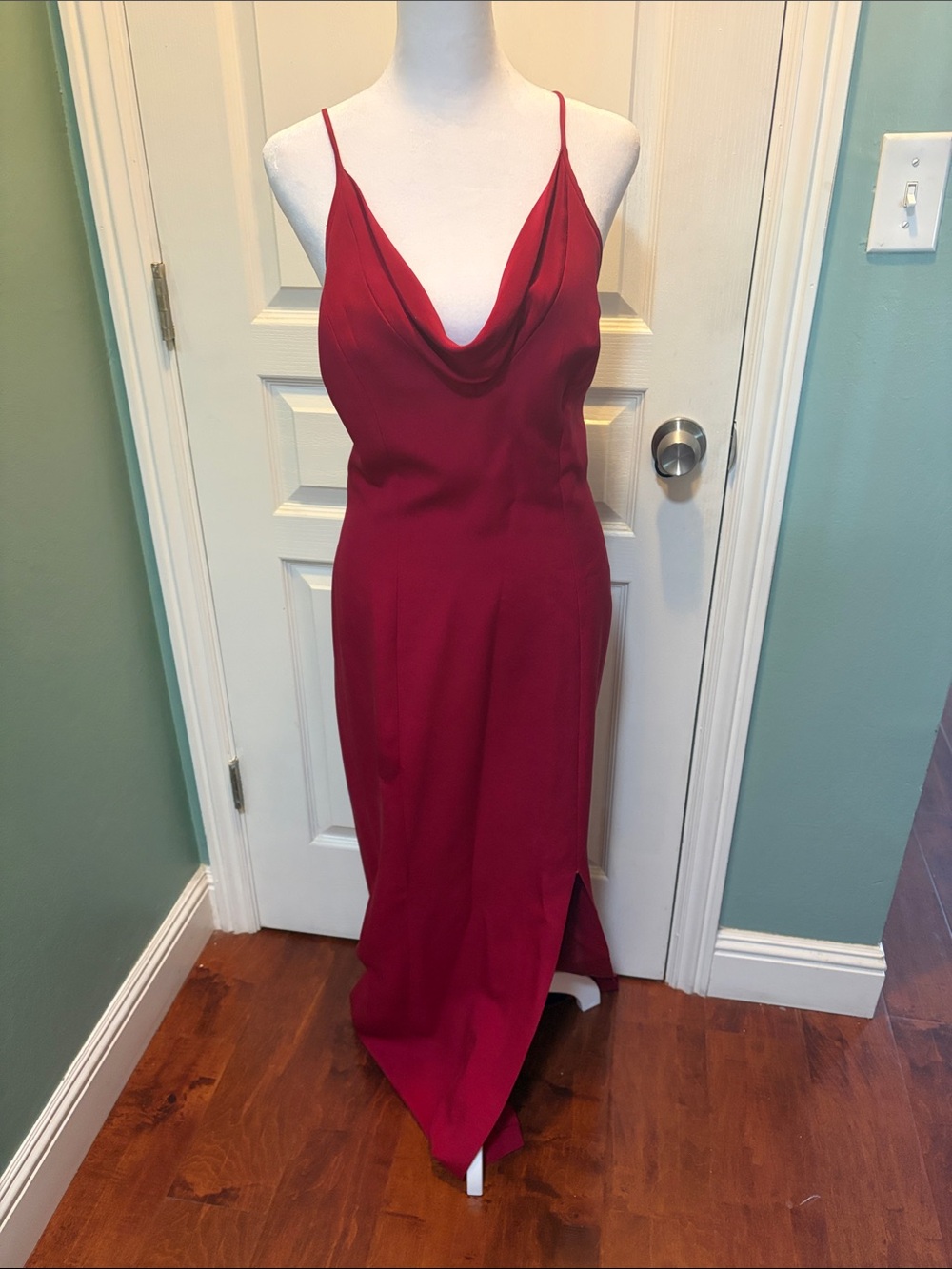 Elegant Red Cowl-Neck Backless Evening Dress